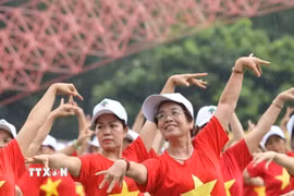 2.000 người cao tuổi Hà Nội đồng diễn lập kỷ lục Việt Nam