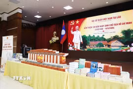 Những cuốn sách về Bác Hồ tại Lễ kỷ niệm. (Ảnh: Xuân Tú/TTXVN)
