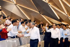 Tối 9/4, tại Nhà hát Hồ Gươm (Hà Nội), Tổng Bí thư, Chủ tịch nước Tô Lâm, Chủ tịch Quốc hội Trần Thanh Mẫn cùng các đồng chí lãnh đạo Đảng, Nhà nước dự Chương trình nghệ thuật "Tổ quốc trong tim," chào mừng thành công Cuộc bầu cử Đại biểu Quốc hội khoá XVI và Đại biểu Hội đồng nhân dân các cấp nhiệm kỳ 2026 - 2031 và Kỳ họp thứ Nhất, Quốc hội khóa XVI. (Ảnh: Thống Nhất/TTXVN)