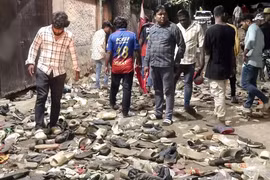 Hiện trường vụ dẫm đạp bên ngoài sân vận động Chinnaswamy ở thành phố Bengaluru, miền Nam Ấn Độ, ngày 4/6/2025. (Ảnh: ANI/TTXVN)