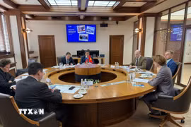 Giáo sư,Tiến sỹ Trần Hồng Thái, Chủ tịch Viện Hàn lâm Khoa học và Công nghệ Việt Nam làm việc với Rosatom. (Ảnh: TTXVN phát)
