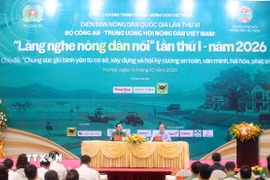 Thượng tướng Lê Văn Tuyến, Ủy viên Trung ương Đảng, Thứ trưởng Bộ Công an và đồng chí Lương Quốc Đoàn, Ủy viên Trung ương Đảng, Chủ tịch Trung ương Hội Nông dân Việt Nam điều hành Diễn đàn. (Ảnh: Phạm Kiên/TTXVN)