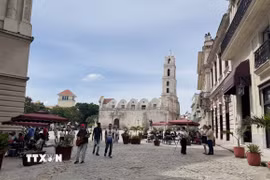 Quảng trường tại phố cổ La Habana vắng du khách. (Ảnh: Việt Hùng/TTXVN)