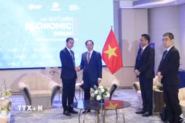 Phó Thủ tướng Bùi Thanh Sơn tiếp Thứ trưởng Bộ Công nghệ và Truyền thông Lào Saysana Sitthiphone nhân dịp tham dự Diễn đàn Kinh tế mùa Thu 2025 tại Thành phố Hồ Chí Minh. (Ảnh: Hứa Chung/TTXVN)