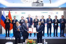 Thủ tướng Lê Minh Hưng chứng kiến trao Quyết định quyền tham gia Hợp đồng đồng Dầu khí, lô Kharyaga PSA tại LB Nga - Phụ lục số 8 Kharyaga PSA. (Ảnh: Dương Giang/TTXVN)