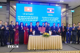 Quang cảnh lễ ký kết. (Ảnh: Xuân Tú/TTXVN)