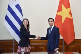 Thứ trưởng Bộ Ngoại giao Đặng Hoàng Giang và Thứ trưởng Bộ Ngoại giao Uruguay Valeria Csusaki Cabrera. (Nguồn: Bộ Ngoại giao)