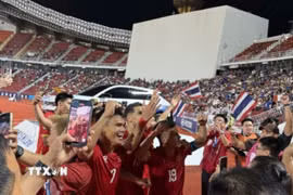 Niềm vui của các cầu thủ Việt Nam sau khi dẫn trước Thái Lan 2-0. (Ảnh: Phạm Hải/TTXVN)