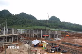 Thi công các hạng mục của Trường Phổ thông Dân tộc nội trú liên cấp Tiểu học và Trung học cơ sở Phục Hòa (Cao Bằng). (Ảnh: Chu Hiệu/TTXVN)