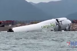 Máy bay trượt khỏi đường băng ở Hong Kong, ít nhất 2 người đã thiệt mạng