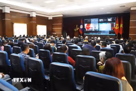 Quang cảnh buổi kết nối tham gia Hội nghị toàn quốc quán triệt các Nghị quyết, Chỉ thị của Bộ Chính trị của cộng đồng người Việt Nam tại Lào. (Ảnh: Xuân Tú/TTXVN)