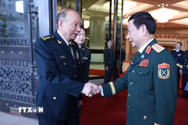 Đại tướng Phan Văn Giang gặp Phó Chủ tịch Quân ủy Trung ương Trung Quốc Trương Thăng Dân. (Ảnh: TTXVN phát)
