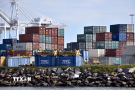 Các container hàng hóa tại cảng Long Beach, bang California, Mỹ. (Ảnh: THX/TTXVN)