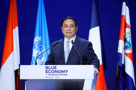 Sáng 8/6/2025 (giờ địa phương), tại Công quốc Monaco, Thủ tướng Phạm Minh Chính tham dự Phiên toàn thể 4 và phát biểu tại Phiên bế mạc Diễn đàn Tài chính và Kinh tế xanh của Hội nghị Đại dương Liên hợp quốc lần thứ ba (UNOC 3). (Ảnh: Dương Giang/TTXVN)