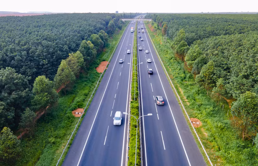 Phương tiện lưu thông trên tuyến cao tốc Thành phố Hồ Chí Minh-Long Thành-Dầu Giây. (Ảnh: PV/Vietnam+)