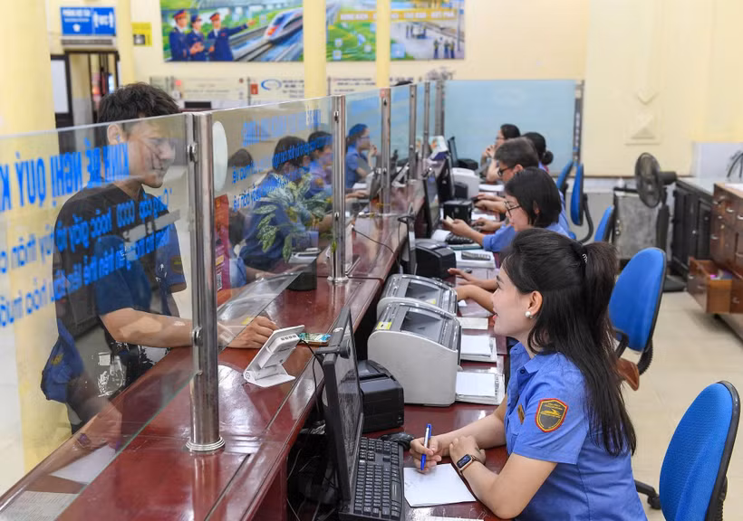 Ngành Đường sắt bắt đầu mở bán 300.000 vé tàu Tết Nguyên Đán Đinh Mùi. (Ảnh: PV/Vietnam+)