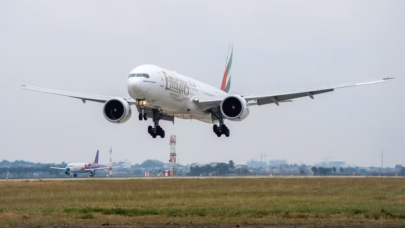 Hãng hàng không Emirates (Các Tiểu vương quốc Ả Rập Thống nhất-UAE) tại Sân bay quốc tế Nội Bài. (Ảnh: Phan Công/Vietnam+)