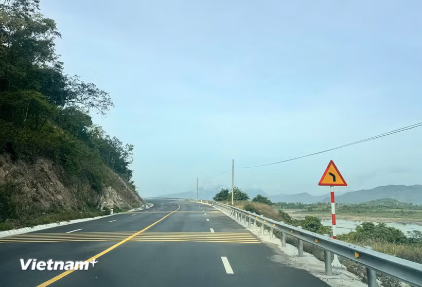 Sau hơn 2 năm thi công, Dự án cải tạo, nâng cấp Quốc lộ 28B qua tỉnh Bình Thuận đã hoàn thành. (Ảnh: Việt Hùng/Vietnam+)
