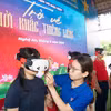 Chính không gian văn hóa-lịch sử tại Kim Liên đã tạo nên chiều sâu cảm xúc cho chương trình khi người dân được trực tiếp trải nghiệm thời khắc lịch sử ngày 2/9/1945 bằng công nghệ thực tế ảo hiện đại. (Ảnh: PV/Vietnam+)