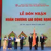 Nhà xuất bản Chính trị quốc gia Sự thật đón nhận Huân chương Lao động hạng Nhất. (Ảnh: PV/Vietnam+)