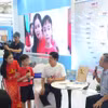 Nhạc sỹ Nguyễn Văn Chung giao lưu cùng khán giả tại không gian triển lãm “80 năm Tiếng nói Việt Nam đồng hành cùng đất nước.” (Ảnh: PV/Vietnam+)