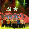 Chương trình nhằm ôn lại truyền thống vẻ vang, khẳng định vai trò lãnh đạo toàn diện của Đảng trong suốt tiến trình cách mạng. (Ảnh: CTV/Vietnam+)