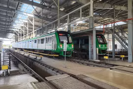 Đoàn tàu Cát Linh-Hà Đông được sửa chữa, bảo dưỡng khu Depot tại Phú Lương. (Ảnh: Việt Hùng/Vietnam+)