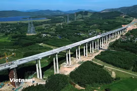 Cầu số 1 trên tuyến cao tốc Vũng Áng-Vùng thuộc Dự án đường bộ cao tốc Bắc-Nam phía Đông. (Ảnh: Quốc Khánh/Vietnam+)