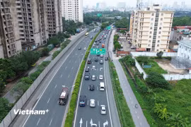 Phương tiện lưu thông trên cao tốc Pháp Vân-Cầu Giẽ. (Ảnh: Hoài Nam/Vietnam+)