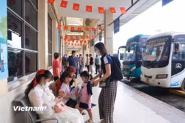 Cảnh tượng Bến xe Mỹ Đình vắng vẻ hành khách đi lại trong ngày đầu của kỳ nghỉ Lễ Quốc khánh 2/9. (Ảnh: Việt Hùng/Vietnam+)