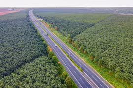 Một đoạn tuyến đường bộ cao tốc được đưa vào vận hành và khai thác. (Ảnh: PV/Vietnam+)