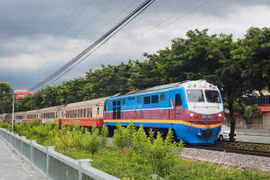 Trong 3 năm từ năm 2024-2026, ngành đường sắt đã miễn phí vé tàu cho 194 thân nhân liệt sỹ. (Ảnh: PV/Vietnam+)