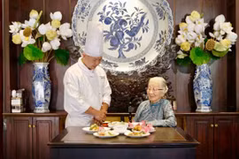 Giữa câu chuyện về sen và văn hóa Việt, mỗi món ăn trong thực đơn Chạm Sen là một cách kể mới về những giá trị đã đồng hành cùng nhiều thế hệ người Việt. (Ảnh: PV/Vietnam+)