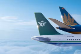 Thương hiệu nhận diện máy bay của hai Hãng hàng không Vietnam Airlines và Saudia. (Ảnh: PV/Vietnam+)
