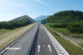Một dự án thành phần đường bộ cao tốc Bắc-Nam được đưa vào khai thác. (Ảnh: Khánh Hùng/Vietnam+)