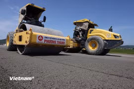 Nhà thầu thi công một dự án thành phần cao tốc Bắc-Nam phía Đông. (Ảnh: PV/Vietnam+)