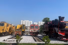 Những toa tàu lịch sử gắn liền qua từng thời kỳ của Tập đoàn Đường sắt quốc gia Việt Nam. (Ảnh: Việt Hùng/Vietnam+)