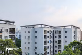 Nhiều người lao động thu nhập trung bình và thấp mong muốn ưu tiên chỗ ở ổn định, giá thuê phù hợp để yên tâm làm việc. (Ảnh: Việt Hùng/Vietnam+)