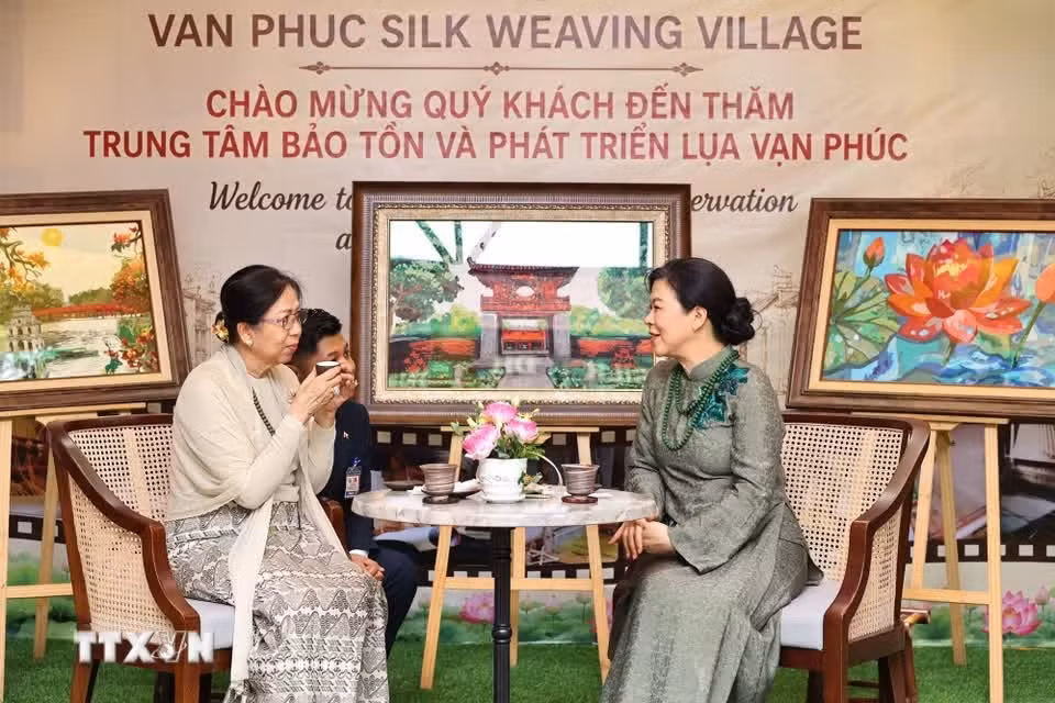 phu-nhan-tong-bi-thu-lang-lua-van-phuc-1.jpg