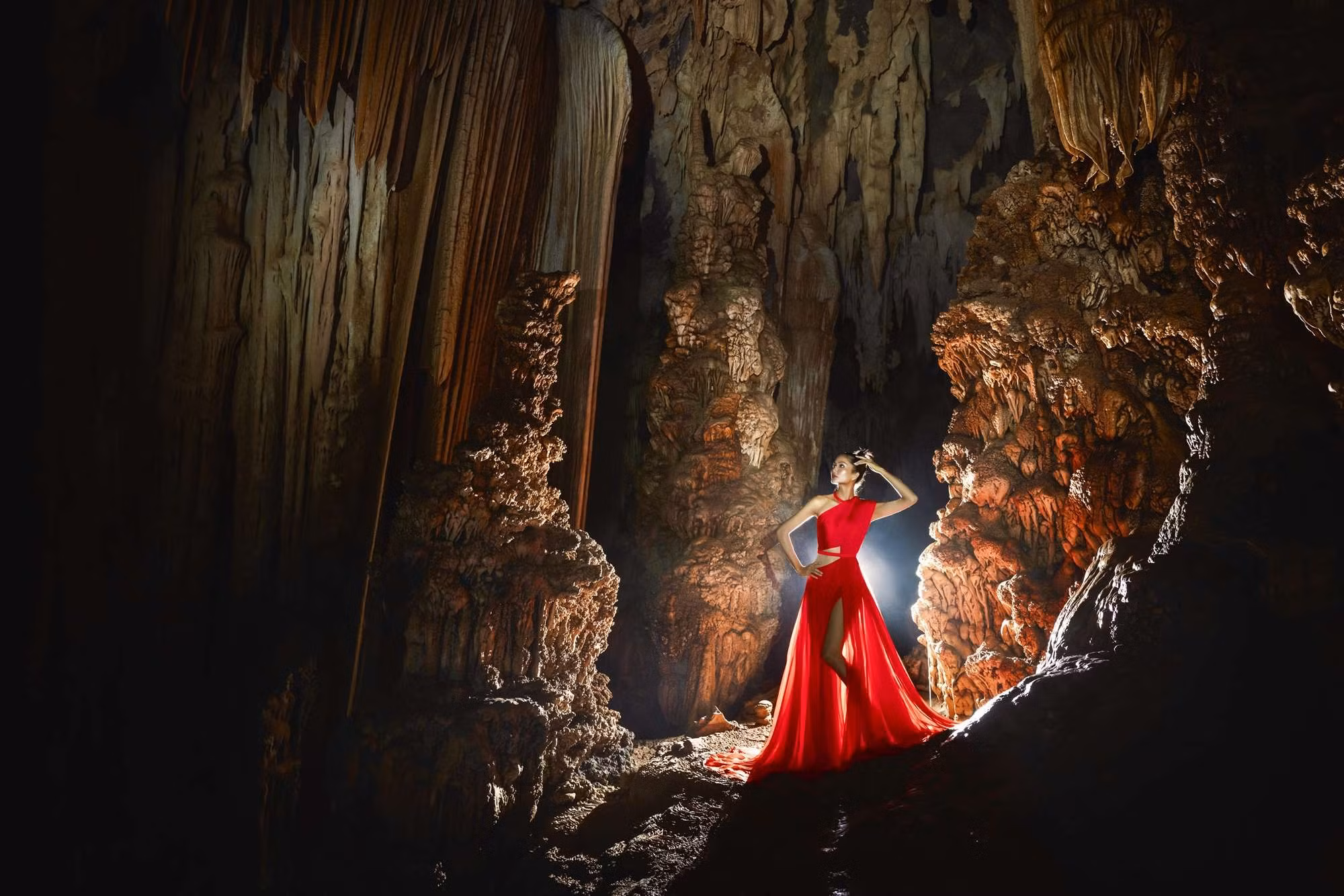 hoa-hau-hhen-nie-dress-by-le-thanh-hoa4.jpg