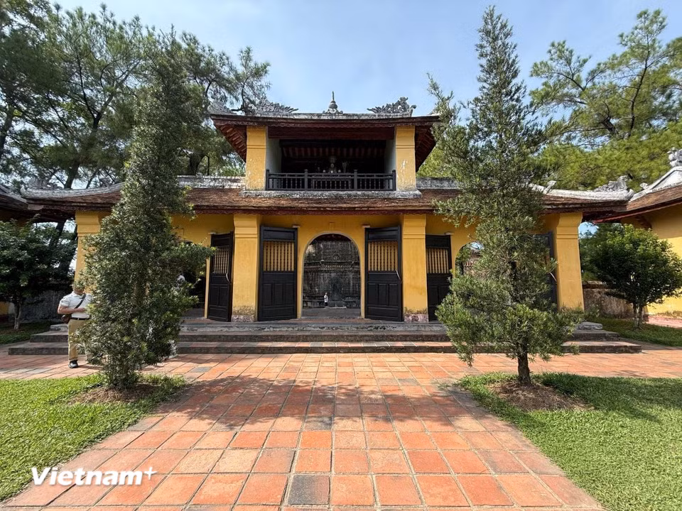 Được xây dựng từ năm 1601, ngôi chùa cổ kính này là biểu tượng văn hóa, tâm linh và thắng cảnh bậc nhất đất Cố đô. (Ảnh: Thái Hà/Vietnam+)
