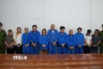 Các đối tượng tại cơ quan công an. (Ảnh: TTXVN phát)