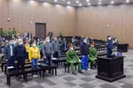 Sáng 10/3, Tòa án nhân dân thành phố Hà Nội mở phiên tòa xét xử sơ thẩm 8 bị cáo trong vụ cháy tòa nhà chung cư mini cao 9 tầng trên phố Khương Hạ (phường Khương Đình, quận Thanh Xuân, Hà Nội) khiến 56 người tử vong, 44 người bị thương vào đêm 12/9/2023. (Ảnh: Phạm Kiên/TTXVN)
