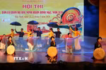 Văn nghệ chào mừng hội thi. (Ảnh: Thái Hùng/TTXVN)