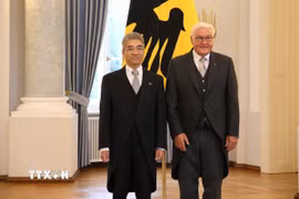 Tổng thống Liên bang Đức Frank-Walter Steinmeier và Đại sứ Nguyễn Đắc Thành tại Lễ trình Thư ủy nhiệm. (Ảnh: Thu Hằng/TTXVN)