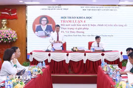 Phó Giáo sư, Tiến sỹ Vũ Trọng Lâm, Giám đốc - Tổng Biên tập Nhà xuất bản Chính trị quốc gia Sự thật điều hành hội thảo. (Ảnh: Văn Điệp/TTXVN)