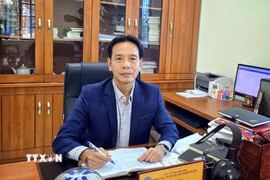 Giám đốc Trung tâm Y tế các Khu công nghiệp tỉnh Bắc Ninh Nguyễn Hữu Sơn góp ý vào dự thảo. (Ảnh: Danh Lam/TTXVN)