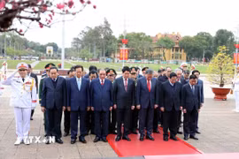Lãnh đạo Đảng và Nhà nước vào Lăng viếng Chủ tịch Hồ Chí Minh