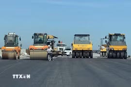 Thảm nhựa tại đường Vành đai 3-Thành phố Hồ Chí Minh, đoạn qua Đồng Nai. (Ảnh: Công Phong/TTXVN)