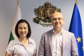 Đại sứ Việt Nam tại Bulgaria Nguyễn Thị Minh Nguyệt đã có buổi làm việc với Bộ trưởng Du lịch Bulgaria Ilin Dimitrov. (Ảnh TTXVN phát)